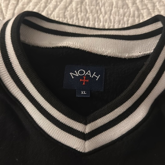 Noah black sweatshirt - Picture 2 of 3